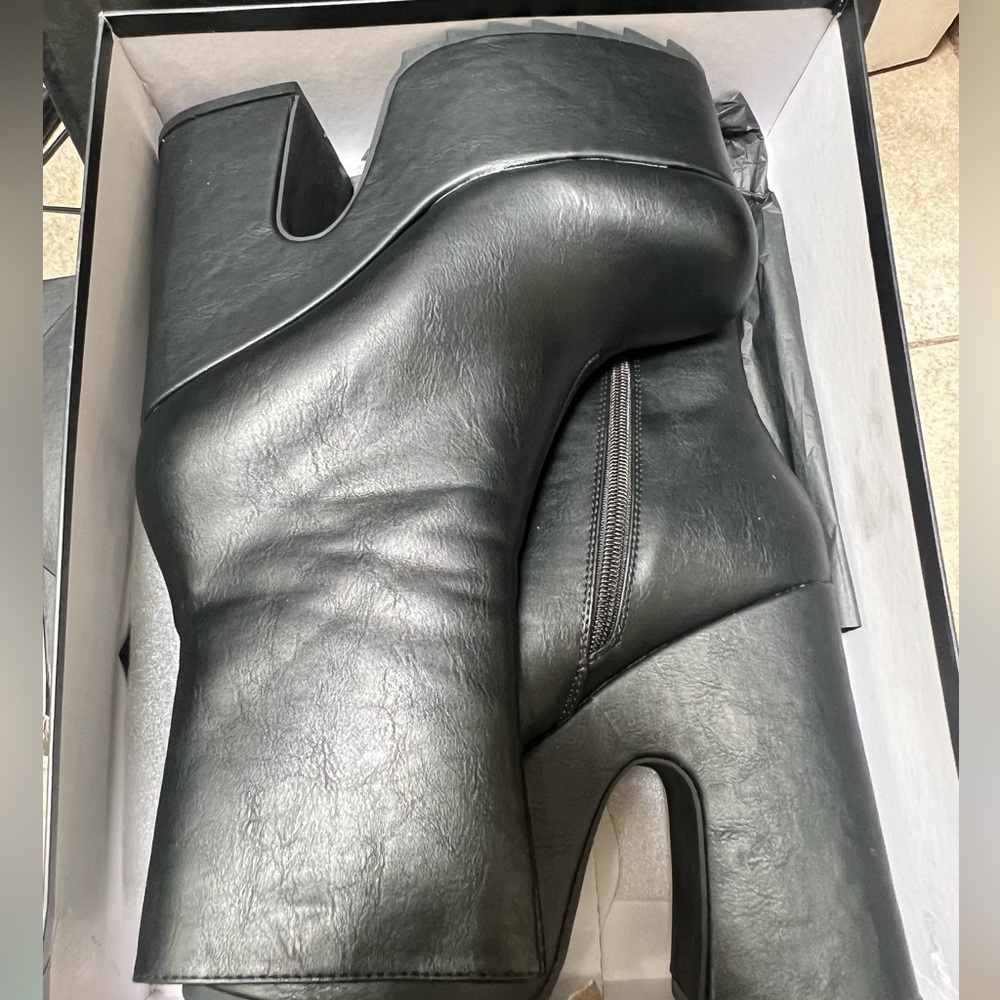 *SOLD** Lamoda Chunky Platform Boots